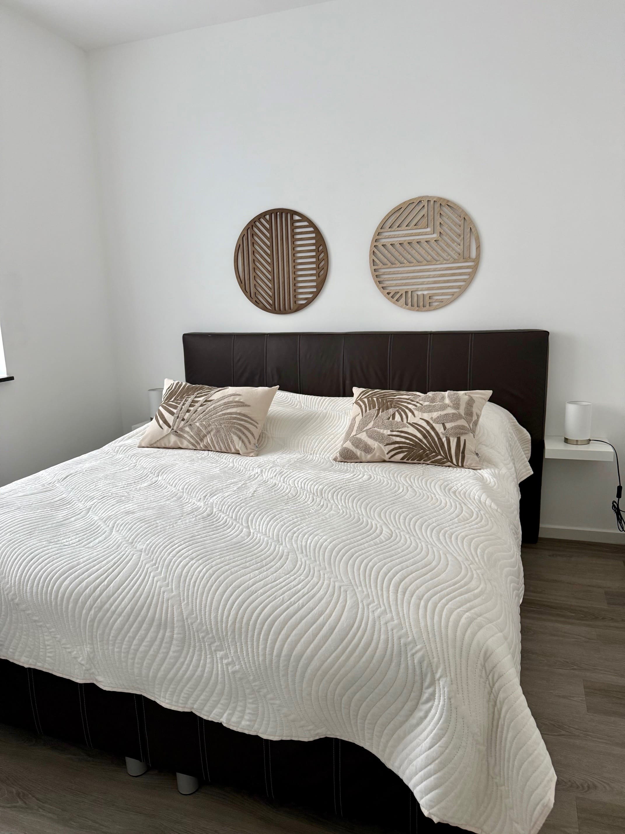 Apartment 005